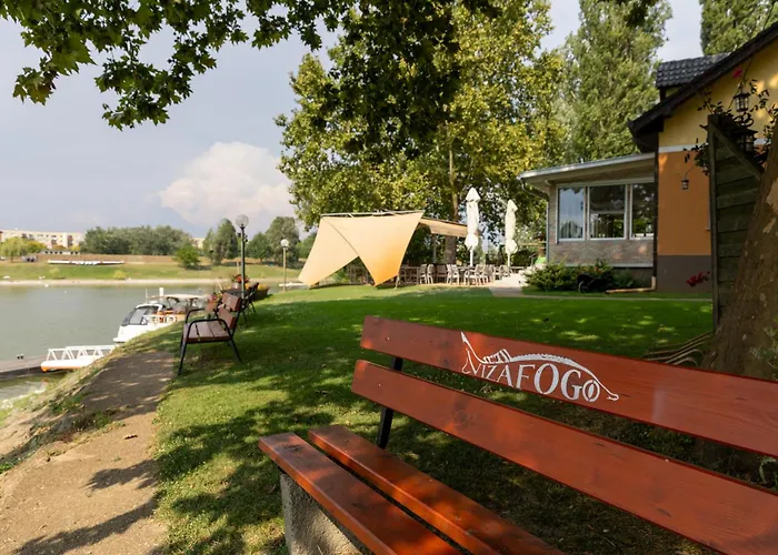 Guest house Vizafogo Panzio Es Etterem 4*